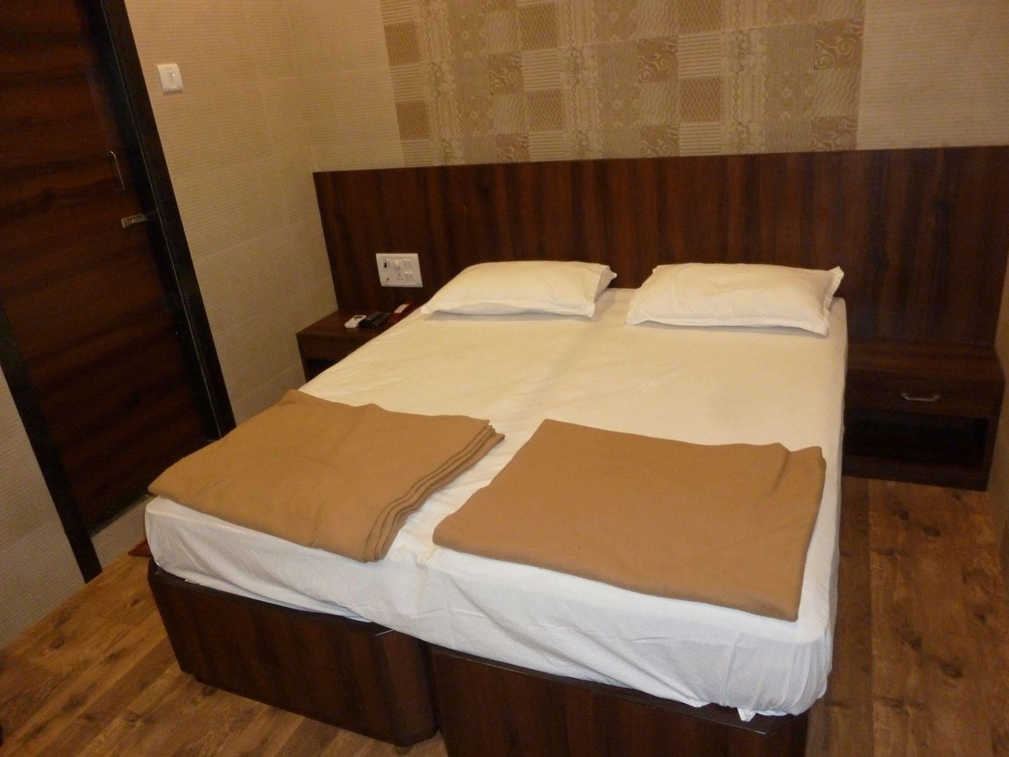 Hotel Regal Palace Bombay Eksteriør billede