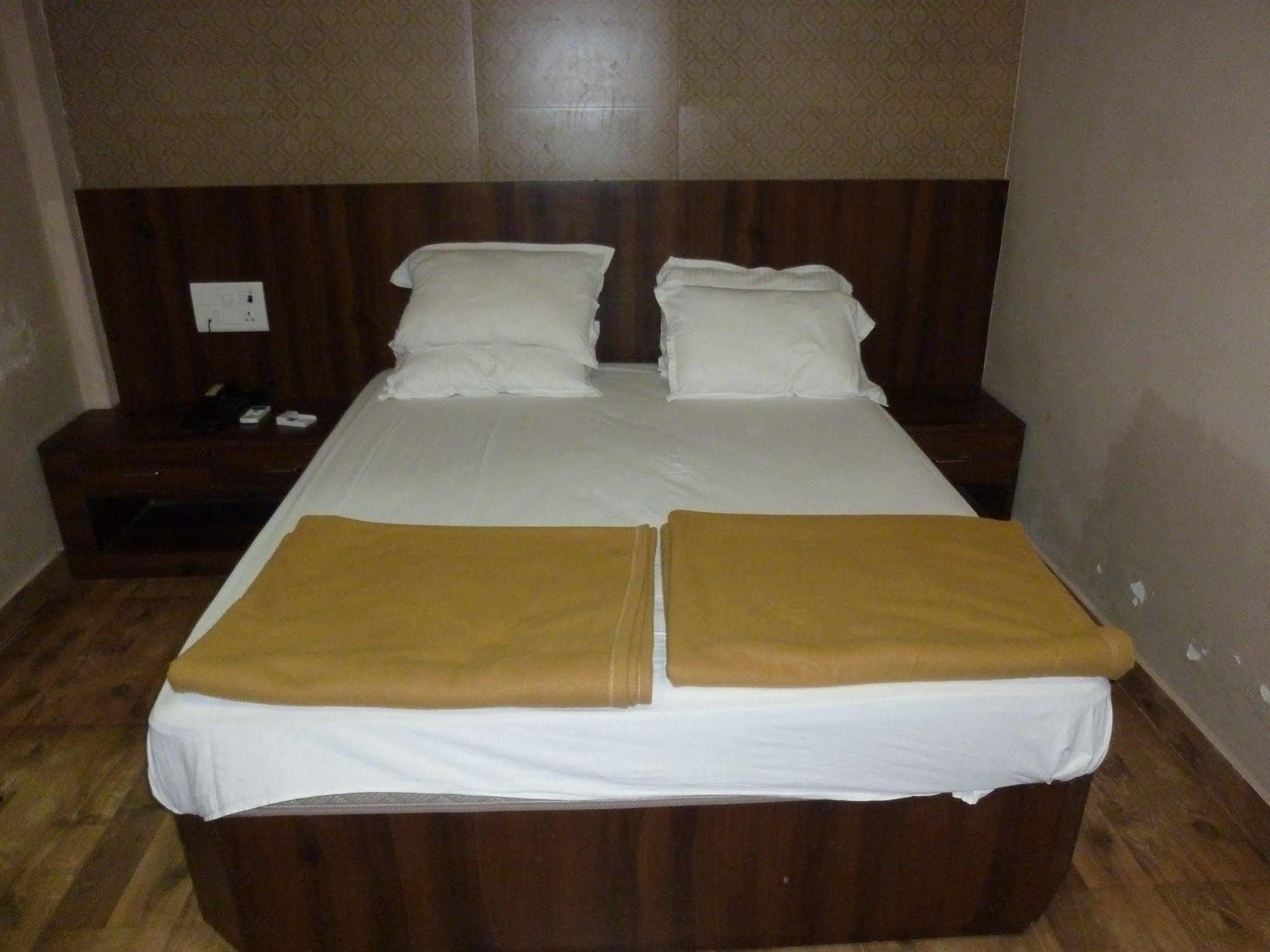 Hotel Regal Palace Bombay Eksteriør billede