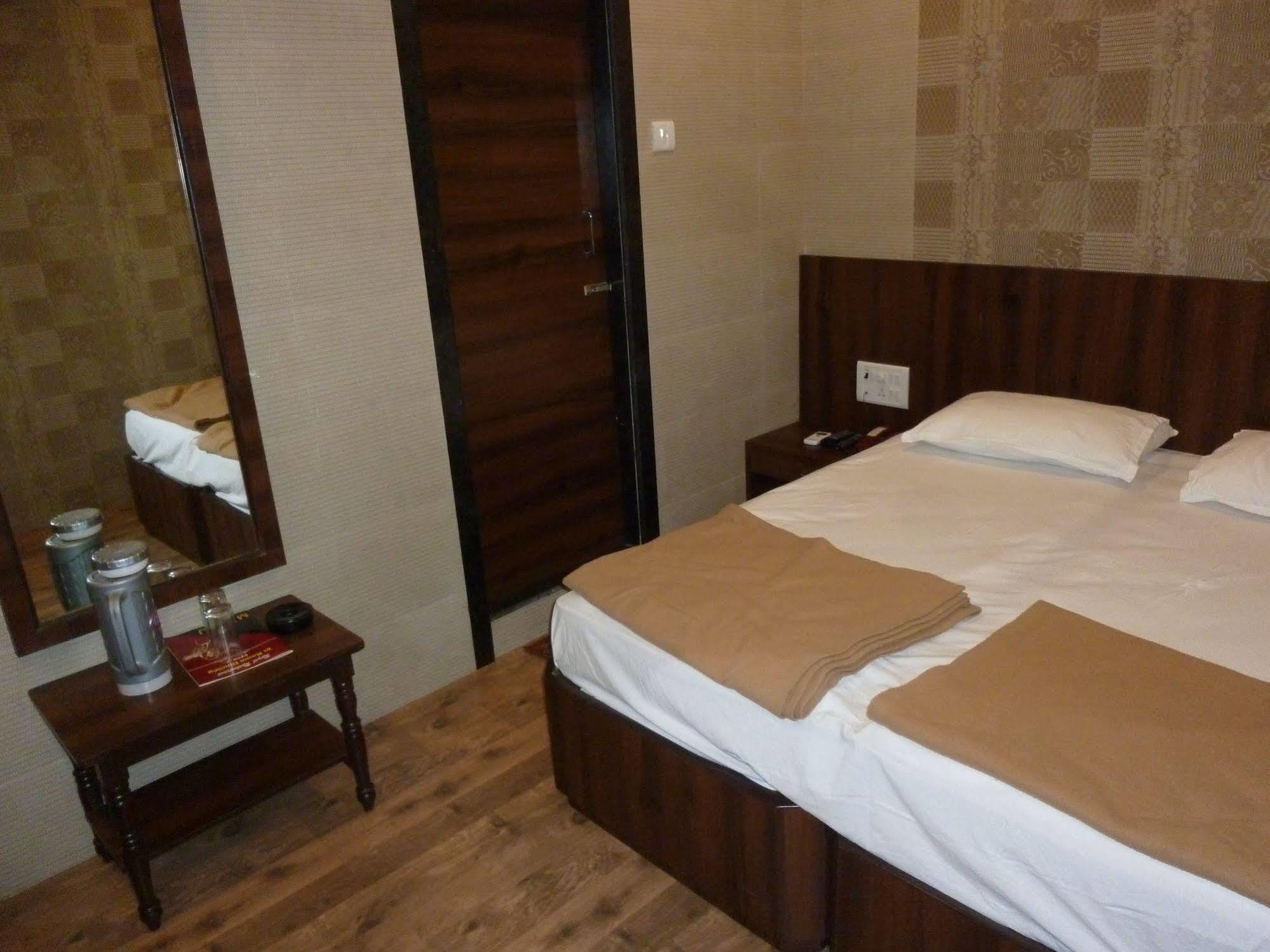 Hotel Regal Palace Bombay Eksteriør billede